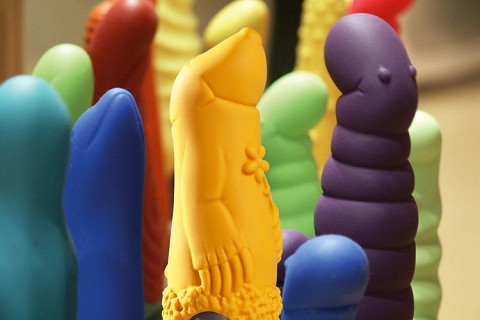 Mulheres compram vibradores grandes e homens preferem os pequenos