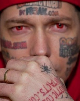 Cam4 paga para remover tatuagens do rosto de Hostgator Dotcom