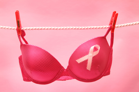 CAM4 se importa Novamente: Doação para a Fundação de Pesquisa do Câncer de Mama
