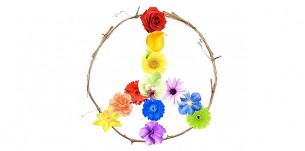 Apoie as vitimas de Orlando enviando o presente Peace & Love do CAM4