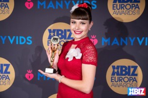 Luna Rival ganha um prêmio no XBIZ Europa Award